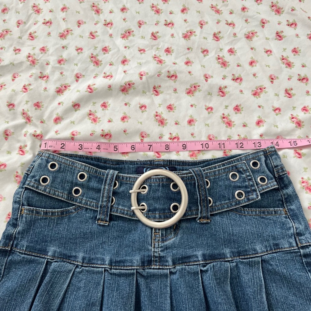 vintage angels y2k denim mini skirt w/ built in circle buckle grommet belt - Picture 4 of 7